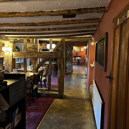 ホテル The Red Cow Heydon  エクステリア 写真